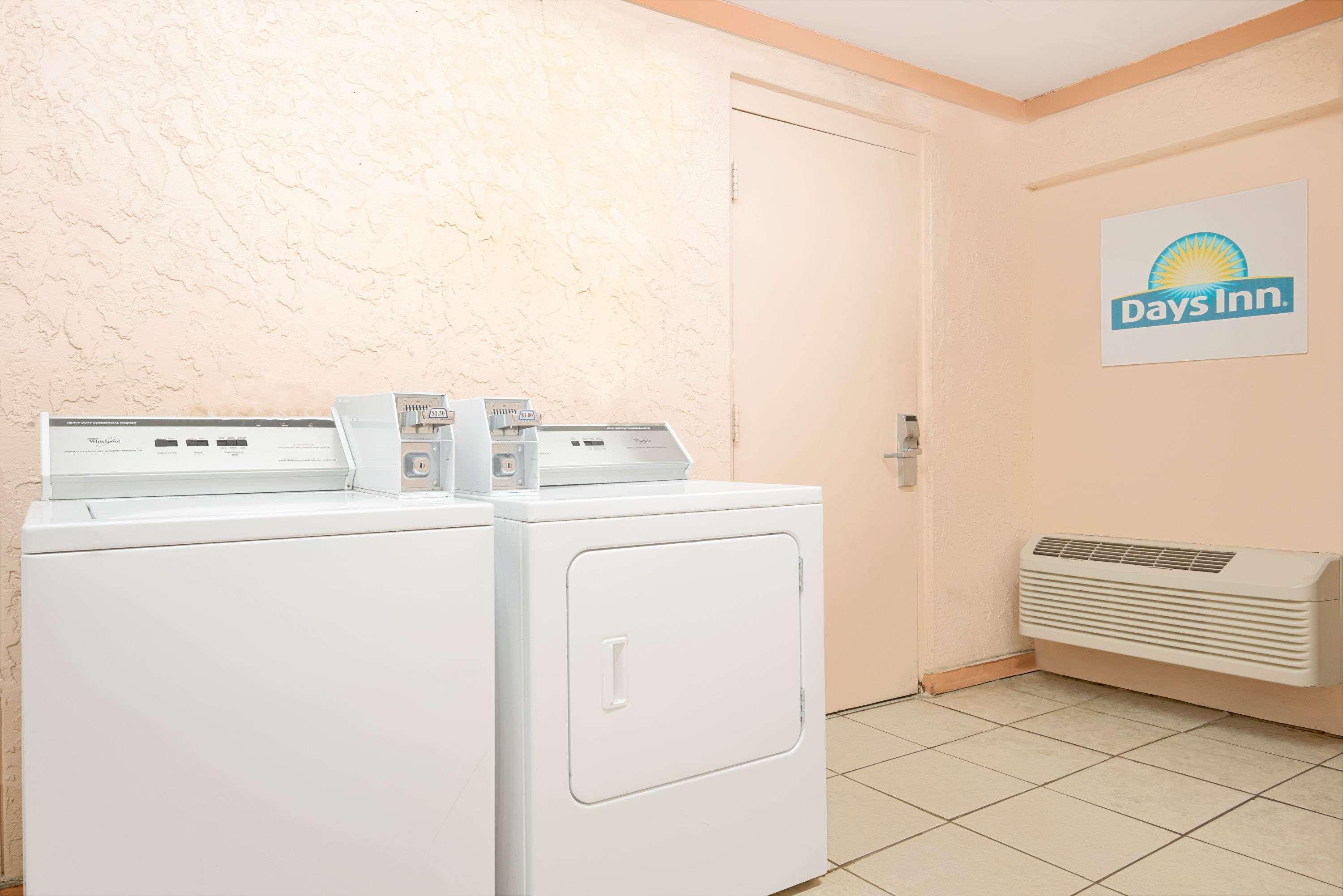 Days Inn By Wyndham Independence Εξωτερικό φωτογραφία