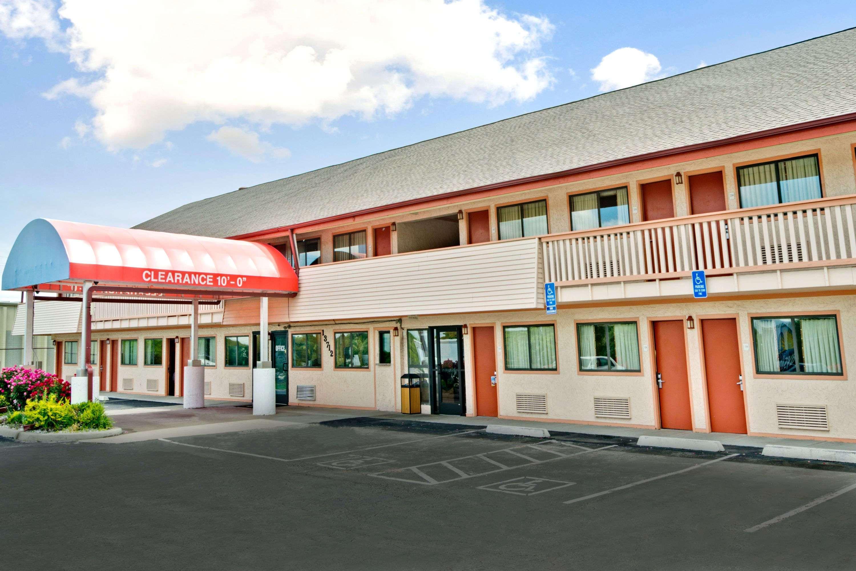 Days Inn By Wyndham Independence Εξωτερικό φωτογραφία
