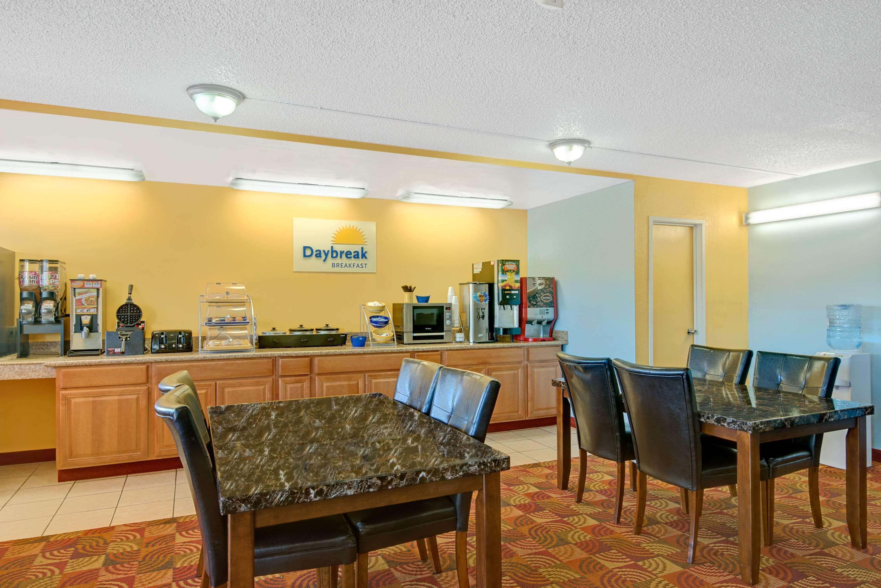 Days Inn By Wyndham Independence Εξωτερικό φωτογραφία