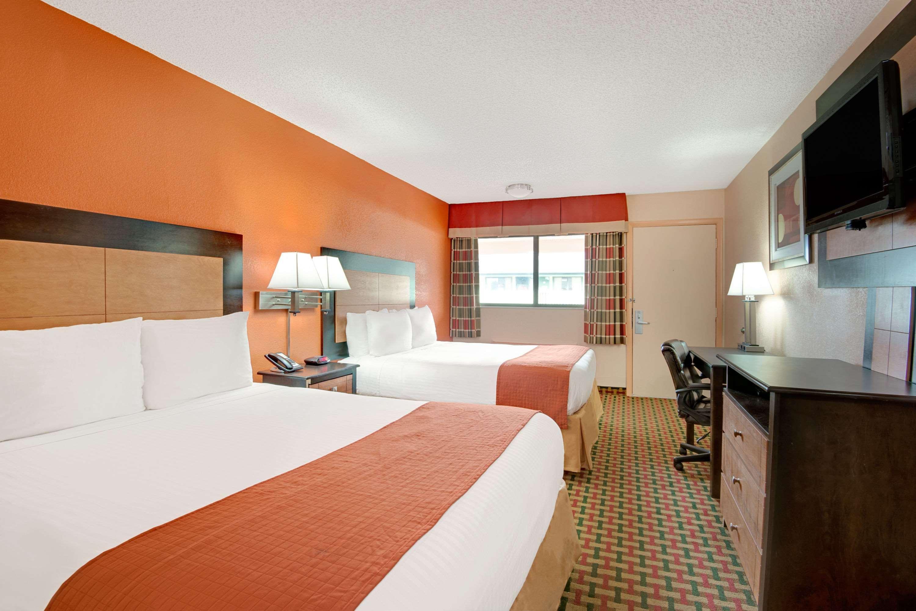 Days Inn By Wyndham Independence Εξωτερικό φωτογραφία