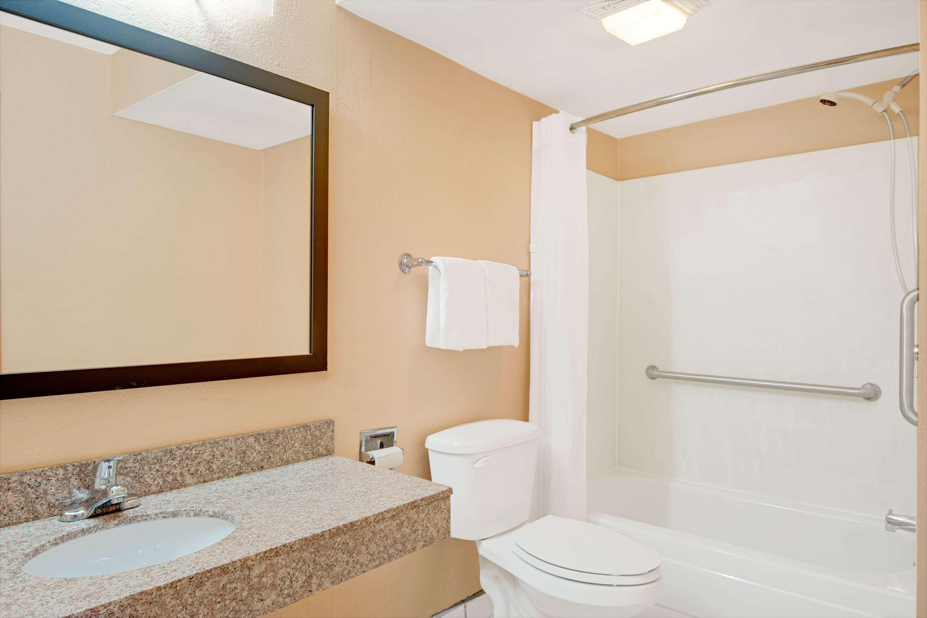 Days Inn By Wyndham Independence Εξωτερικό φωτογραφία