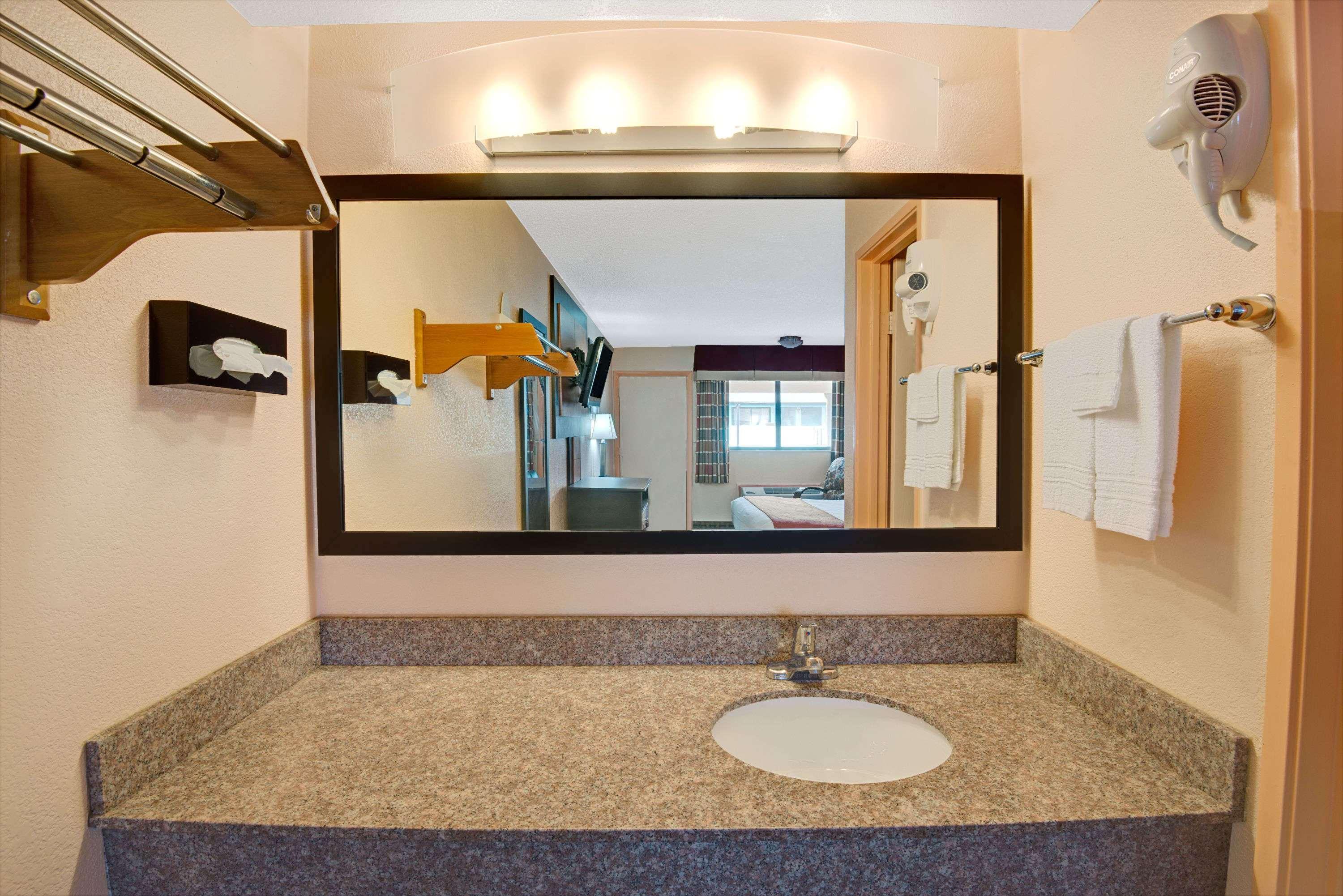 Days Inn By Wyndham Independence Εξωτερικό φωτογραφία