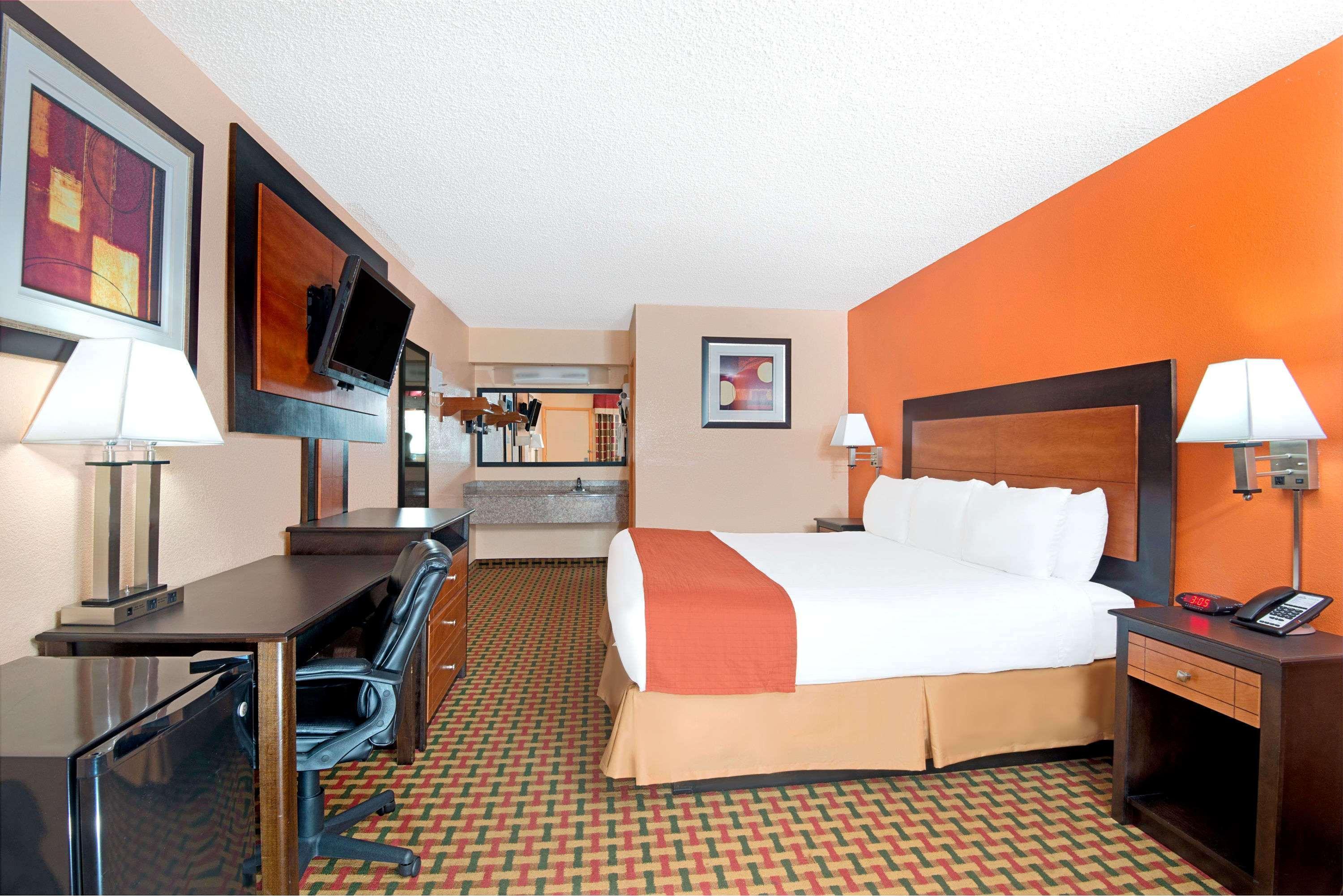 Days Inn By Wyndham Independence Εξωτερικό φωτογραφία