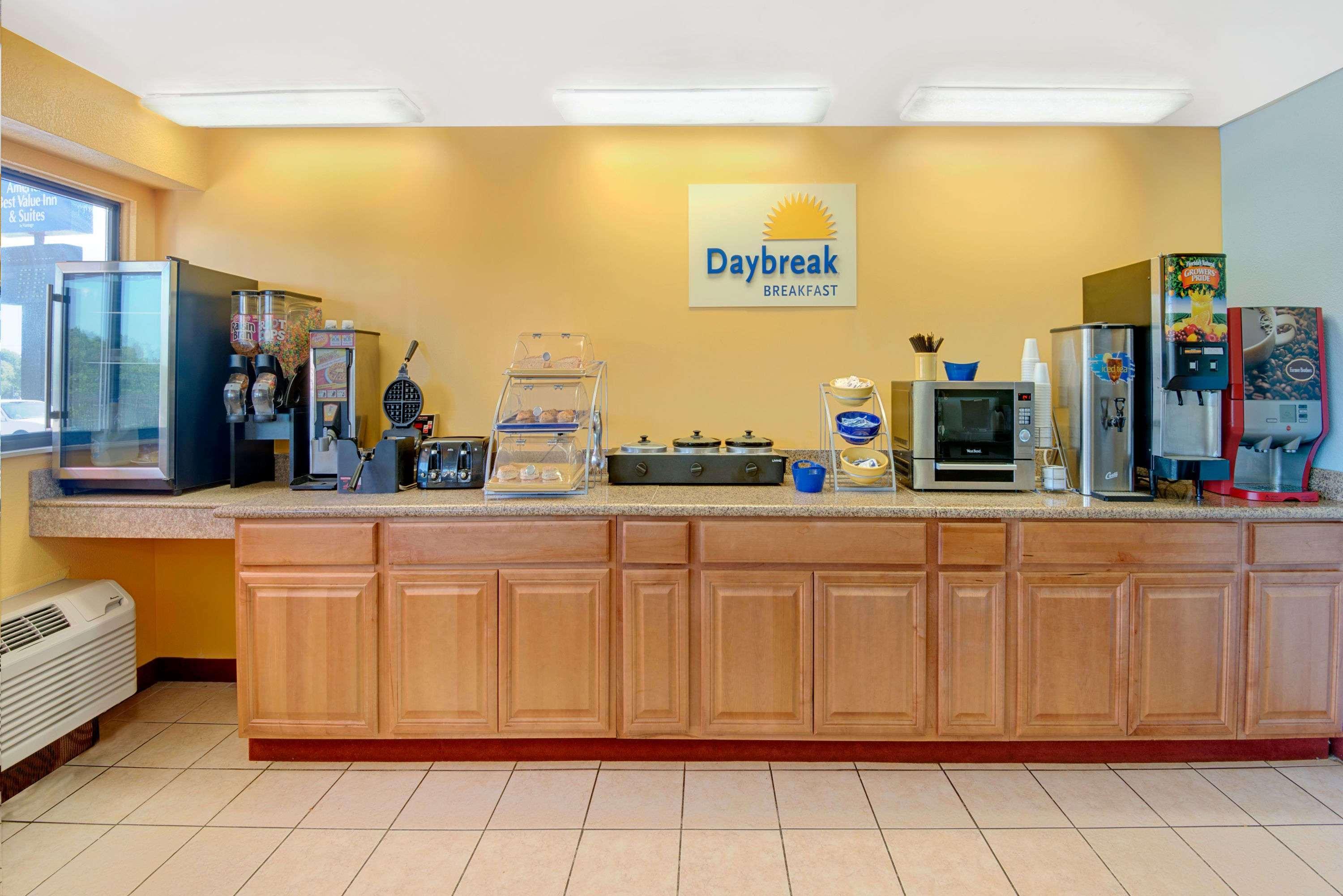 Days Inn By Wyndham Independence Εξωτερικό φωτογραφία