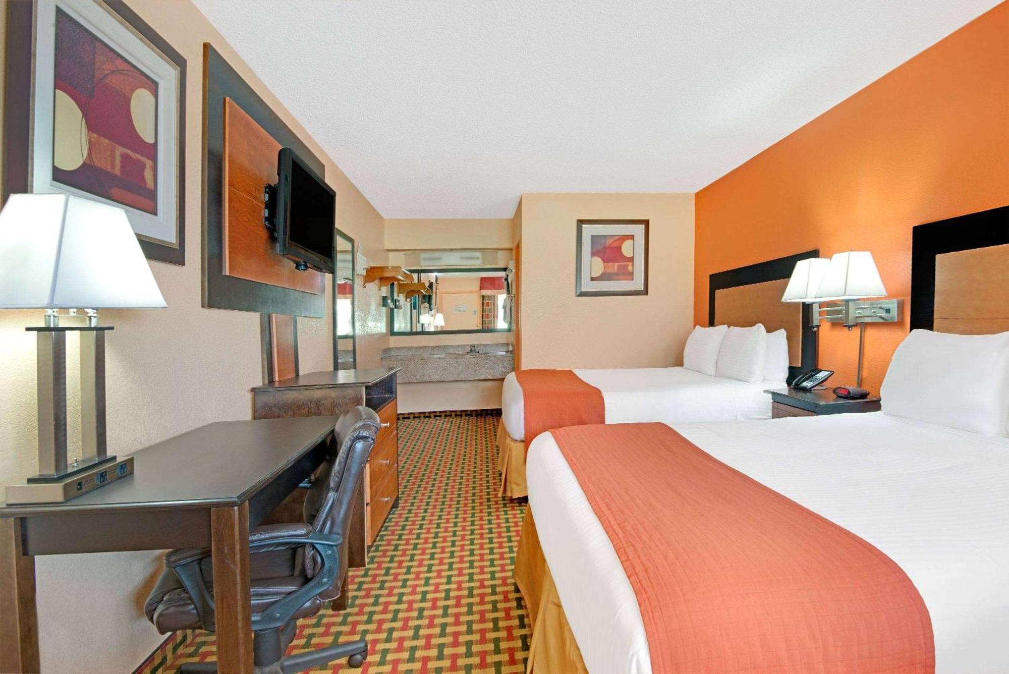 Days Inn By Wyndham Independence Εξωτερικό φωτογραφία