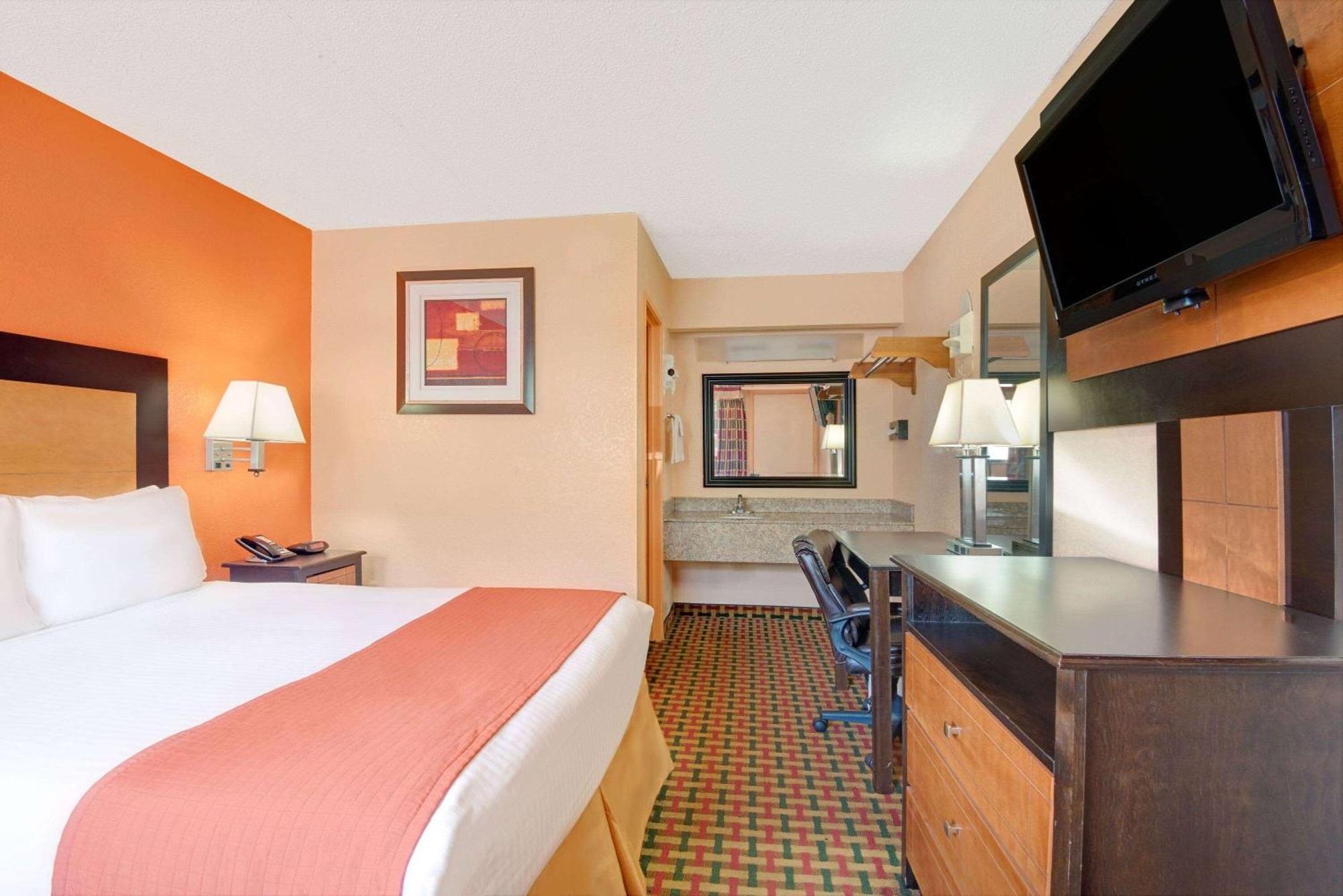 Days Inn By Wyndham Independence Εξωτερικό φωτογραφία