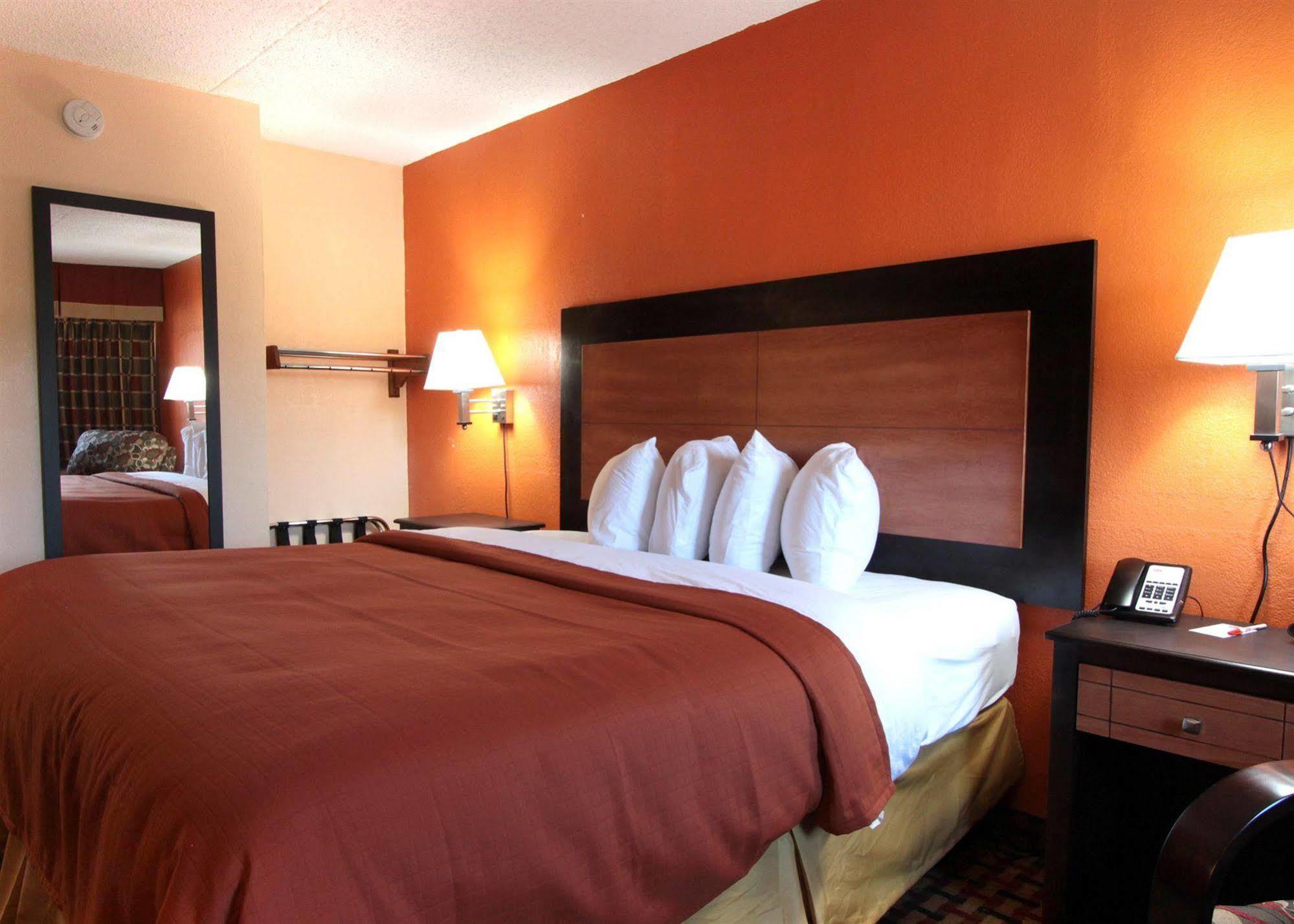 Days Inn By Wyndham Independence Εξωτερικό φωτογραφία